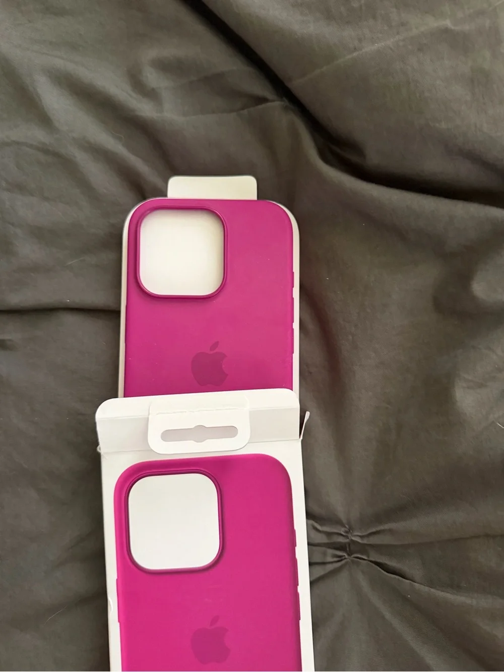 Apple iPhone 16 Pro Silicone Case - Magenta Pink